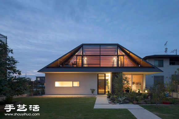 现代与传统结合以玻璃呈现传统四坡式屋顶