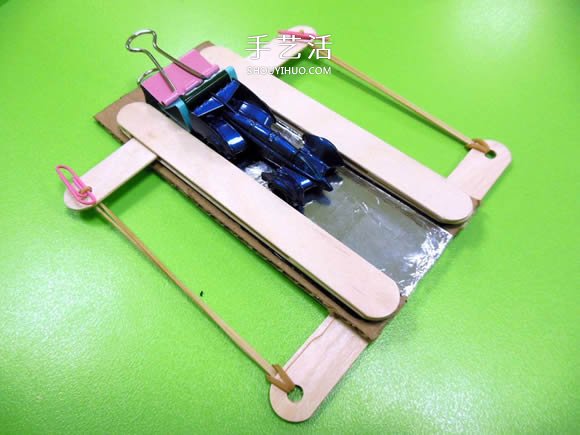 好玩的科技小制作:用雪糕棍制作汽车弹射器(2)