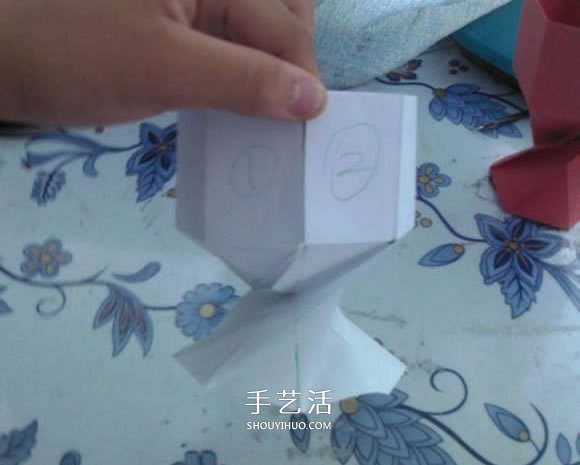 简单高脚杯的折法图解 折纸红酒杯的方法教程 -  www.shouyihuo.com